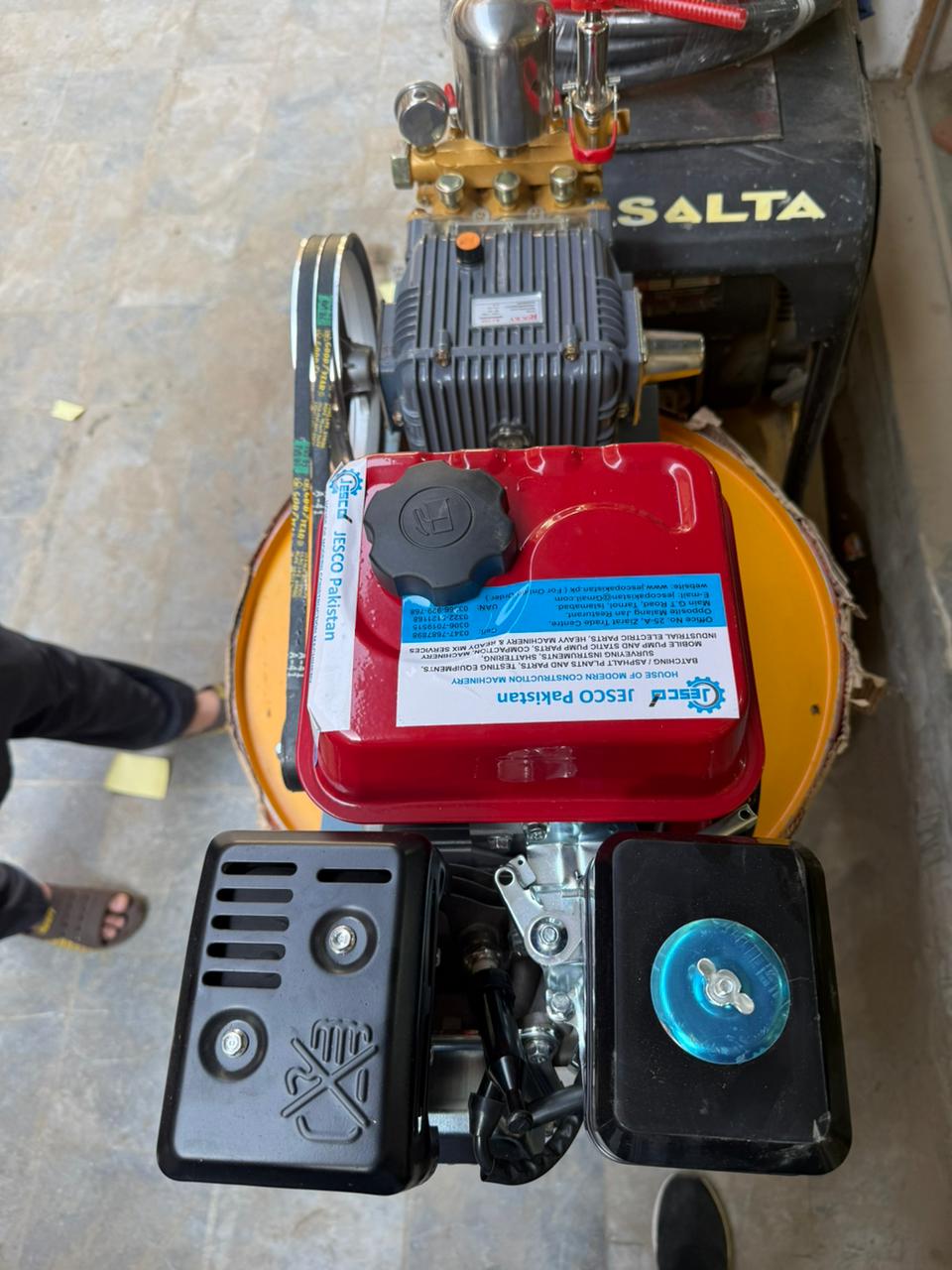 Heavy duty portable pressure washer  with 7 hp petrol engine